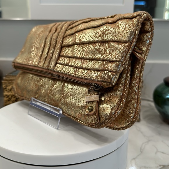 Jessica Simpson Coppery/Golden/Bronze Metallic Snakeskin Print Wristlet VGUC - Picture 6 of 17